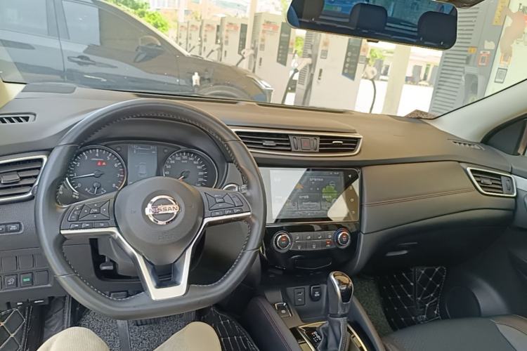 Used Nissan Qashqai 2019 2.0L CVT Luxury Edition Center Console