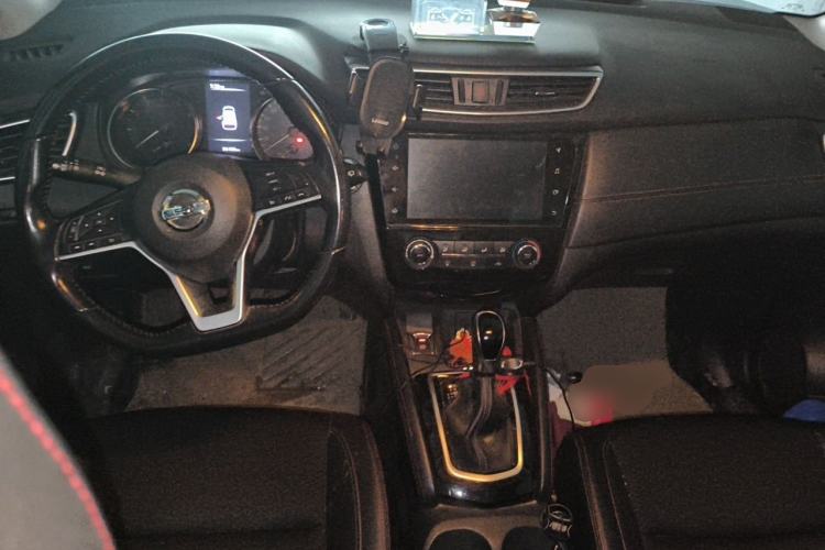 Used Nissan Qashqai 2019 2.0L CVT Luxury Edition Center Console