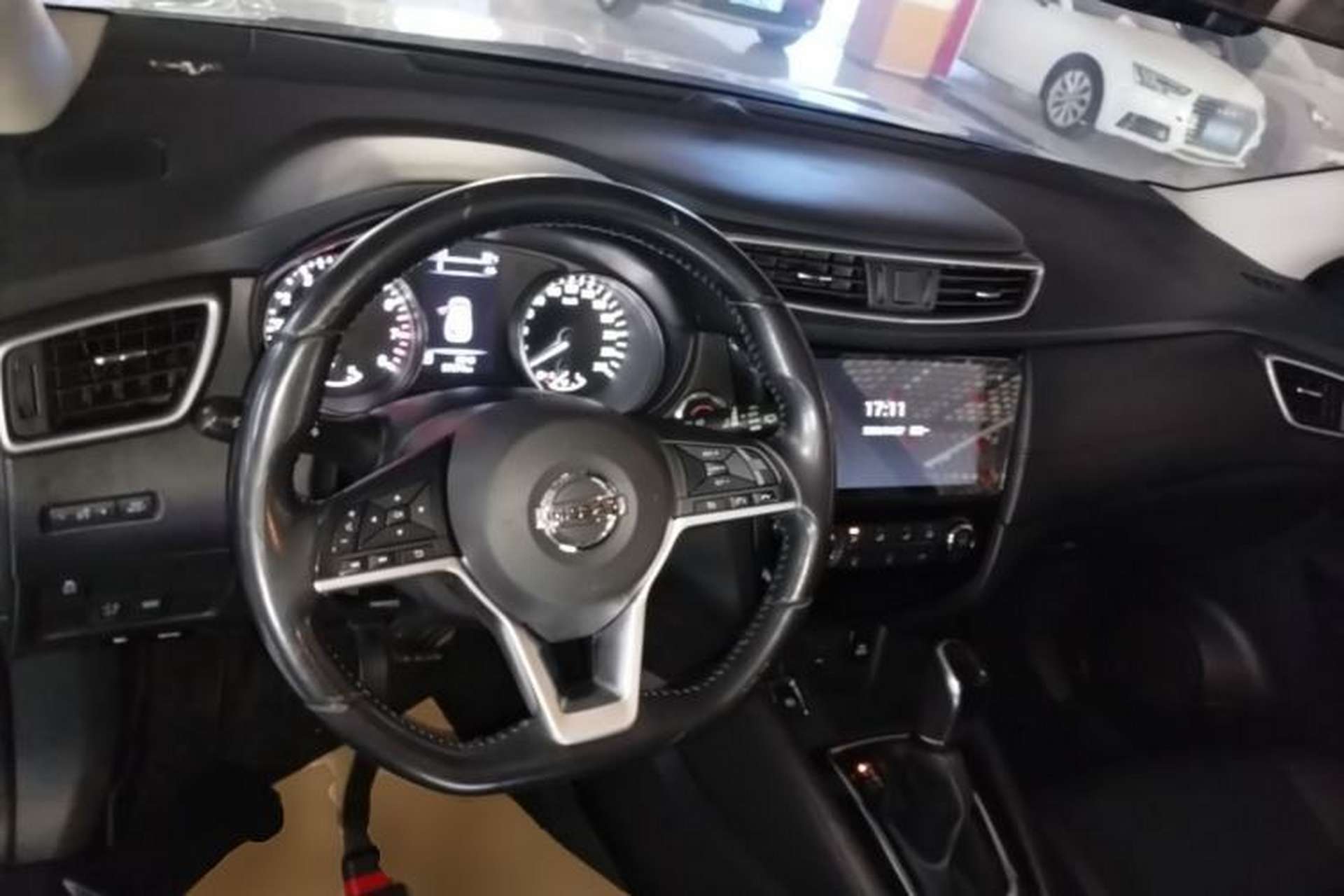 Used Nissan Qashqai 2019 2.0L CVT Luxury Edition Center Console