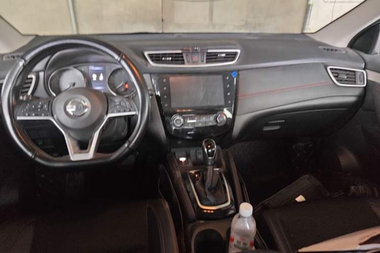Used Nissan Qashqai 2019 2.0L CVT Luxury Edition Center Console