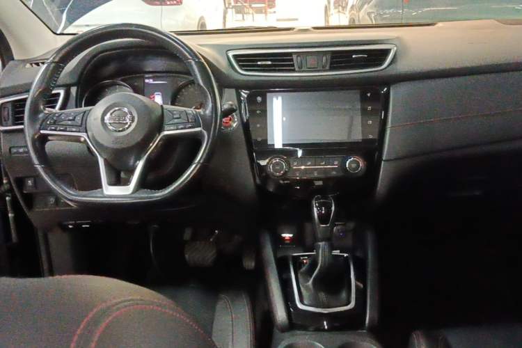 Used Nissan Qashqai 2019 2.0L CVT Luxury Edition Center Console