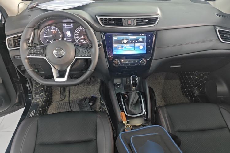 Used Nissan Qashqai 2019 2.0L CVT Luxury Edition Center Console