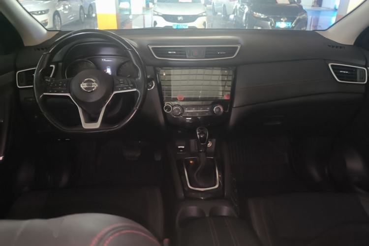 Used Nissan Qashqai 2019 2.0L CVT Luxury Edition Center Console