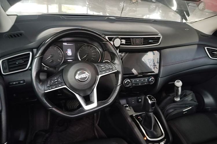 Used Nissan Qashqai 2019 2.0L CVT Luxury Edition Center Console