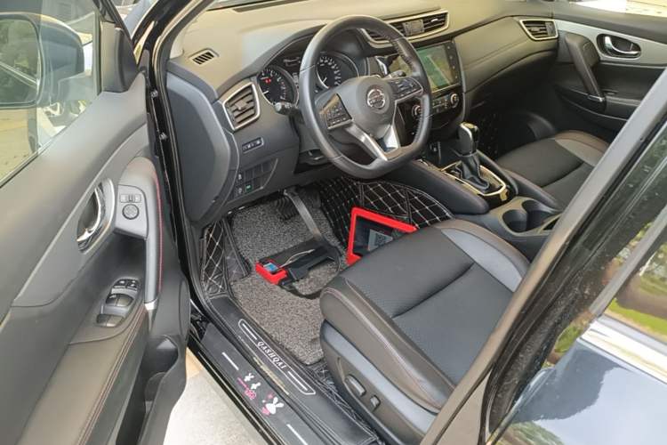 Used Nissan Qashqai 2019 2.0L CVT Luxury Edition Driver Seat
