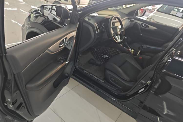Used Nissan Qashqai 2019 2.0L CVT Luxury Edition Driver Seat