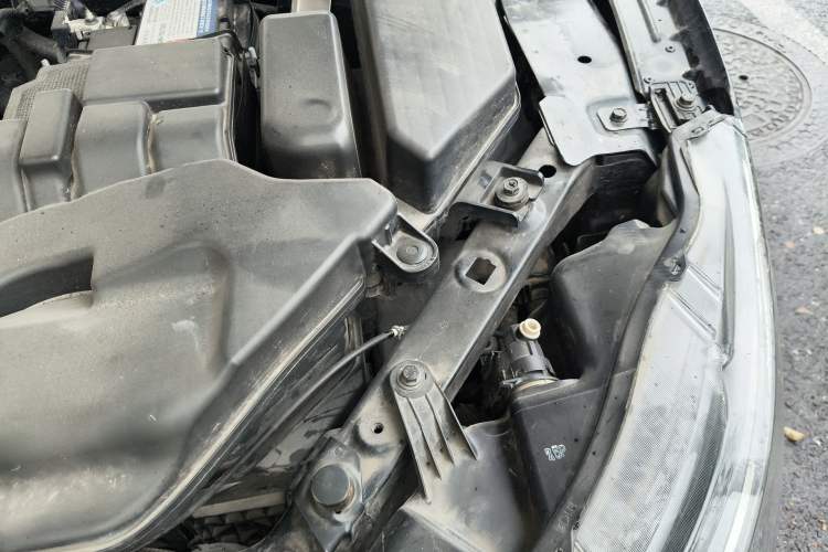 Used Nissan Qashqai 2019 2.0L CVT Luxury Edition Engine Bay Left