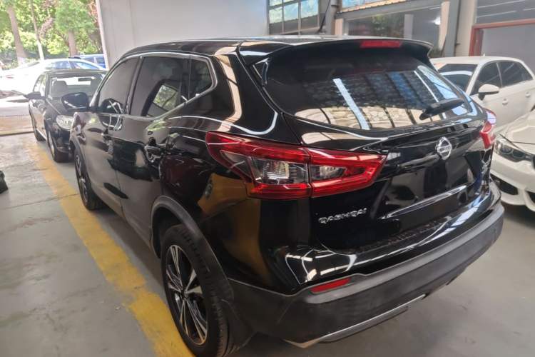Used Nissan Qashqai 2019 2.0L CVT Luxury Edition Exterior 2