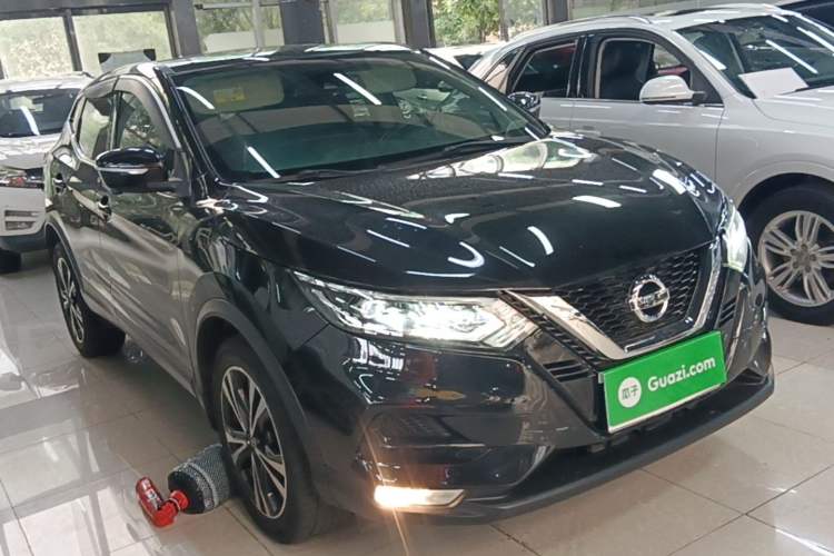 Used Nissan Qashqai 2019 2.0L CVT Luxury Edition Front Right 45 Deg