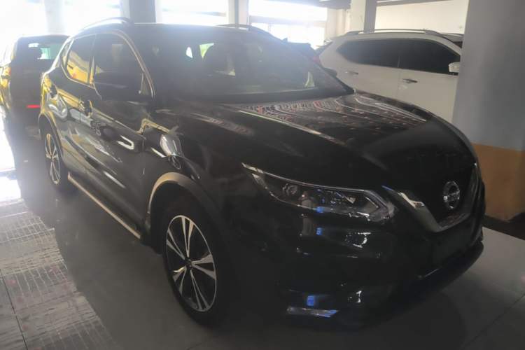 Used Nissan Qashqai 2019 2.0L CVT Luxury Edition Front Right 45 Deg