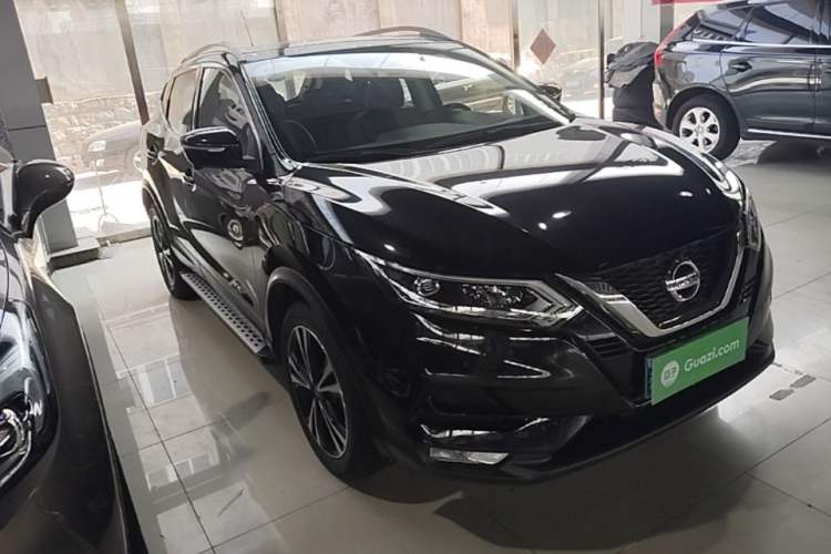 Used Nissan Qashqai 2019 2.0L CVT Luxury Edition Front Right 45 Deg