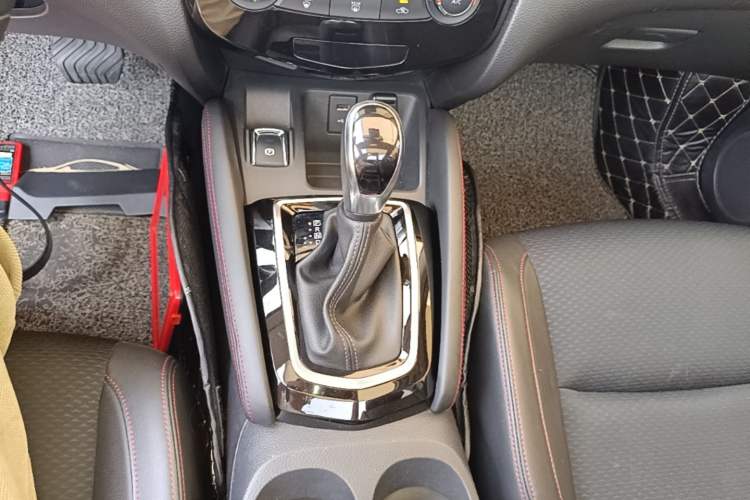 Used Nissan Qashqai 2019 2.0L CVT Luxury Edition Gear Lever