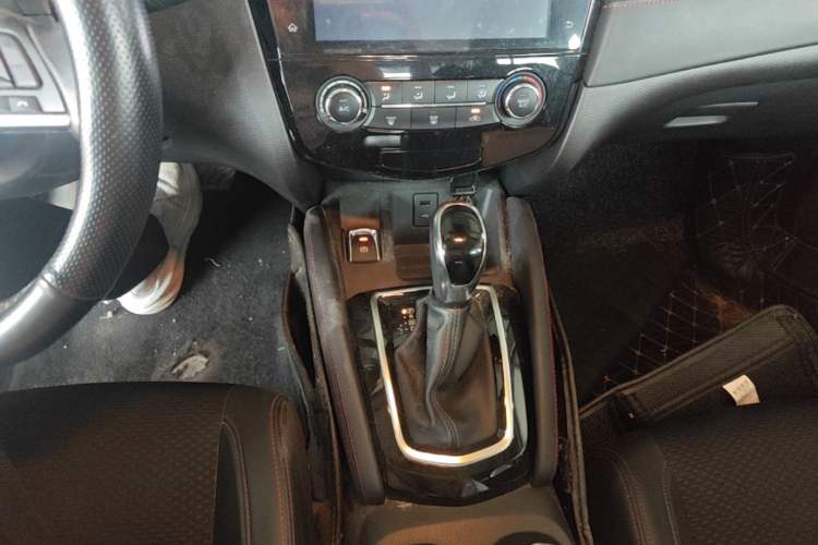 Used Nissan Qashqai 2019 2.0L CVT Luxury Edition Gear Lever