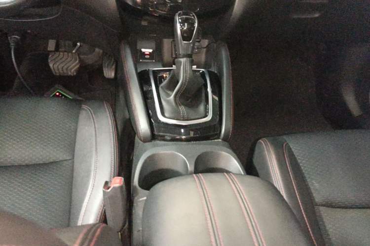 Used Nissan Qashqai 2019 2.0L CVT Luxury Edition Gear Lever