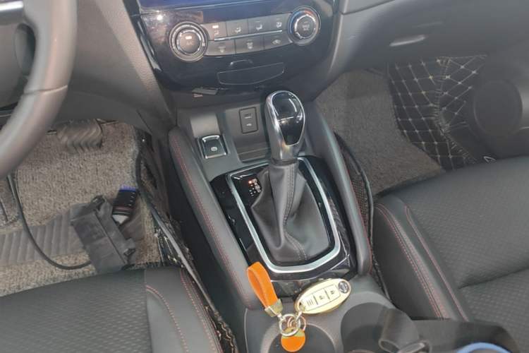 Used Nissan Qashqai 2019 2.0L CVT Luxury Edition Gear Lever