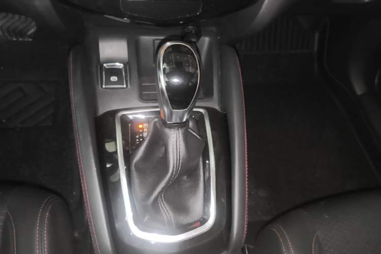 Used Nissan Qashqai 2019 2.0L CVT Luxury Edition Gear Lever