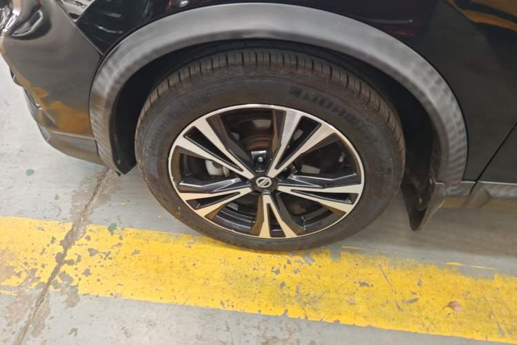 Used Nissan Qashqai 2019 2.0L CVT Luxury Edition Left Front Wheel Hub