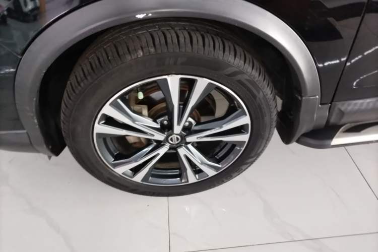 Used Nissan Qashqai 2019 2.0L CVT Luxury Edition Left Front Wheel Hub
