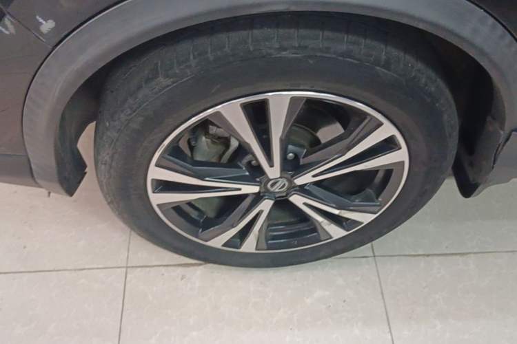 Used Nissan Qashqai 2019 2.0L CVT Luxury Edition Left Front Wheel Hub