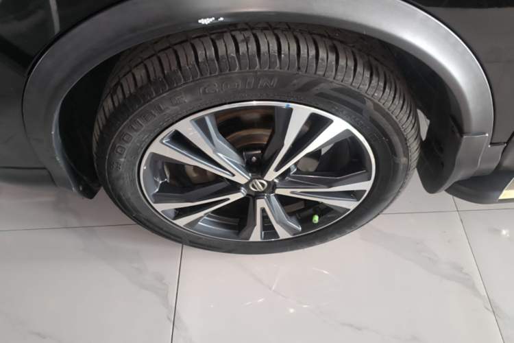 Used Nissan Qashqai 2019 2.0L CVT Luxury Edition Left Front Wheel Hub