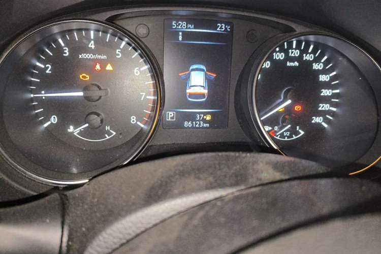 Used Nissan Qashqai 2019 2.0L CVT Luxury Edition Odometer Close Up