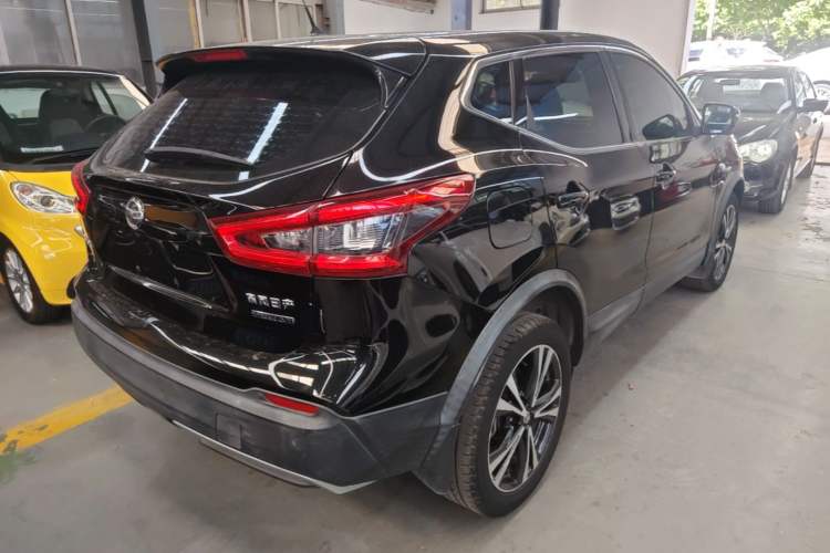 Used Nissan Qashqai 2019 2.0L CVT Luxury Edition Rear Right 45 Deg
