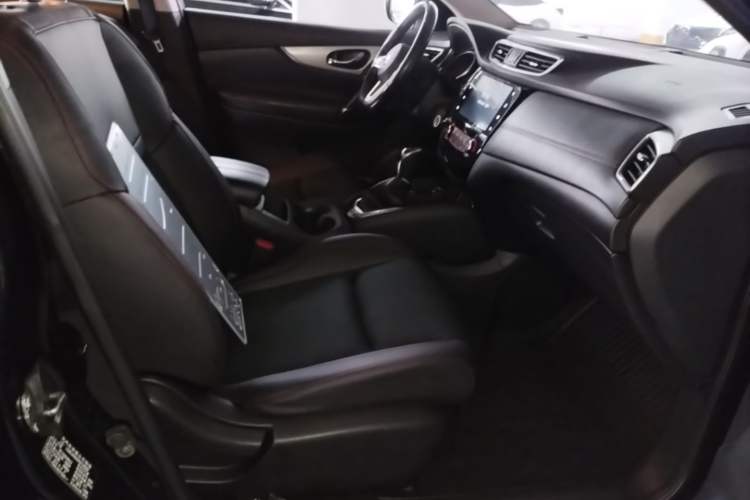 Used Nissan Qashqai 2019 2.0L CVT Luxury Edition Right Front Seat