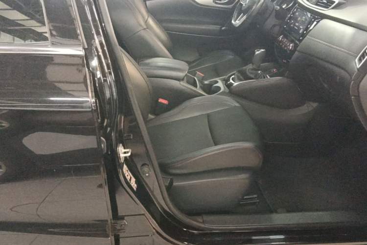 Used Nissan Qashqai 2019 2.0L CVT Luxury Edition Right Front Seat