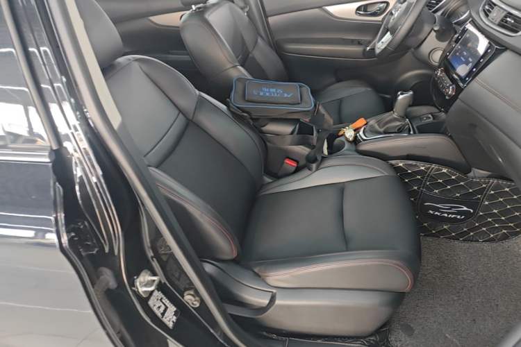 Used Nissan Qashqai 2019 2.0L CVT Luxury Edition Right Front Seat