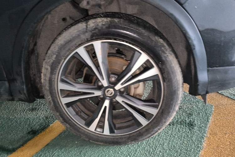 Used Nissan Qashqai 2019 2.0L CVT Luxury Edition Right Front Wheel Hub