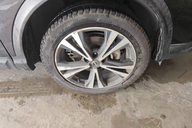 Used Nissan Qashqai 2019 2.0L CVT Luxury Edition Right Front Wheel Hub