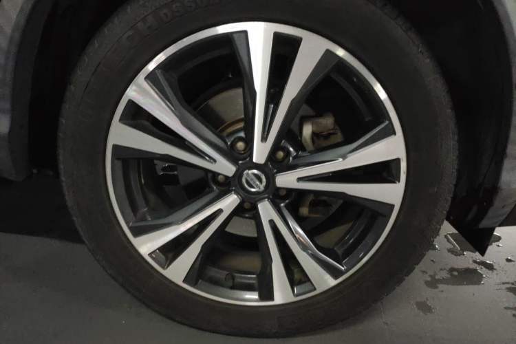 Used Nissan Qashqai 2019 2.0L CVT Luxury Edition Right Front Wheel Hub