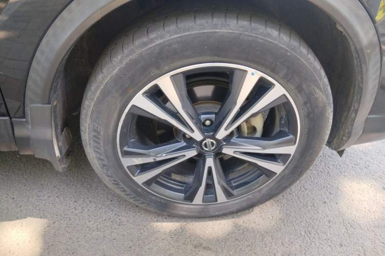 Used Nissan Qashqai 2019 2.0L CVT Luxury Edition Right Front Wheel Hub