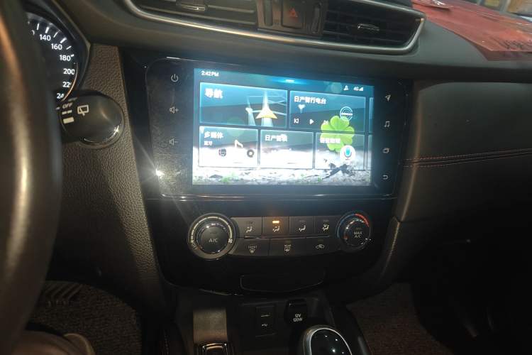 Used Nissan Qashqai 2019 2.0L CVT Luxury Edition Audio And AC Panel