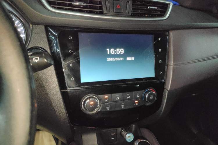 Used Nissan Qashqai 2019 2.0L CVT Luxury Edition Audio And AC Panel