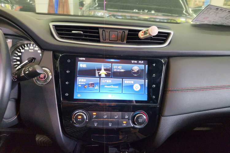 Used Nissan Qashqai 2019 2.0L CVT Luxury Edition Audio And AC Panel