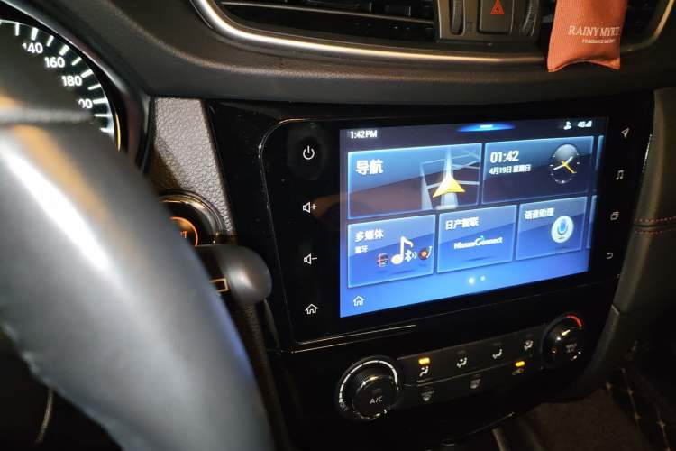 Used Nissan Qashqai 2019 2.0L CVT Luxury Edition Audio And AC Panel