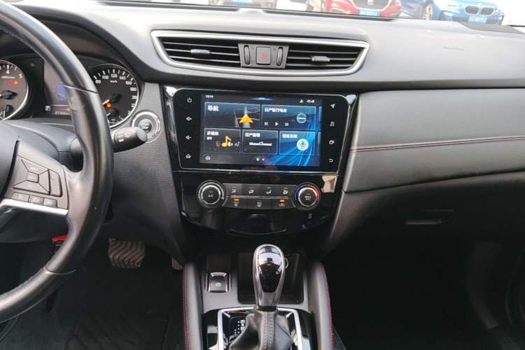 Used Nissan Qashqai 2019 2.0L CVT Luxury Edition Audio And AC Panel