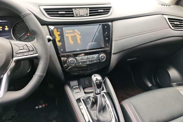Used Nissan Qashqai 2019 2.0L CVT Luxury Edition Audio And AC Panel