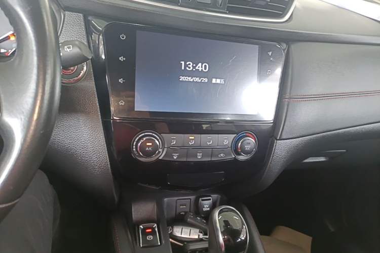 Used Nissan Qashqai 2019 2.0L CVT Luxury Edition Audio And AC Panel