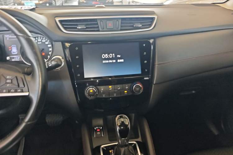 Used Nissan Qashqai 2019 2.0L CVT Luxury Edition Audio And AC Panel