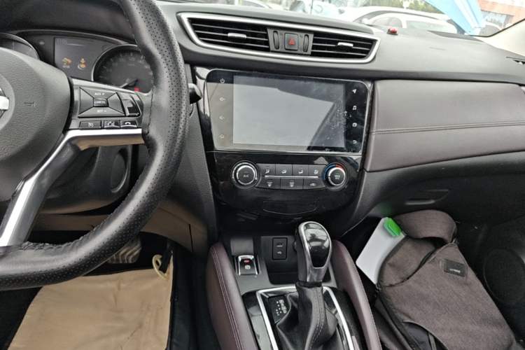 Used Nissan Qashqai 2019 2.0L CVT Luxury Edition Audio And AC Panel