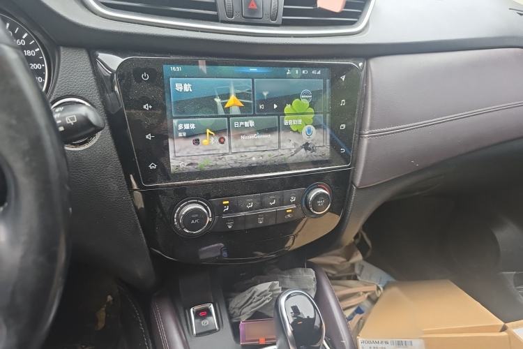 Used Nissan Qashqai 2019 2.0L CVT Luxury Edition Audio And AC Panel