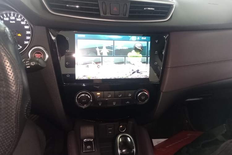 Used Nissan Qashqai 2019 2.0L CVT Luxury Edition Audio And AC Panel
