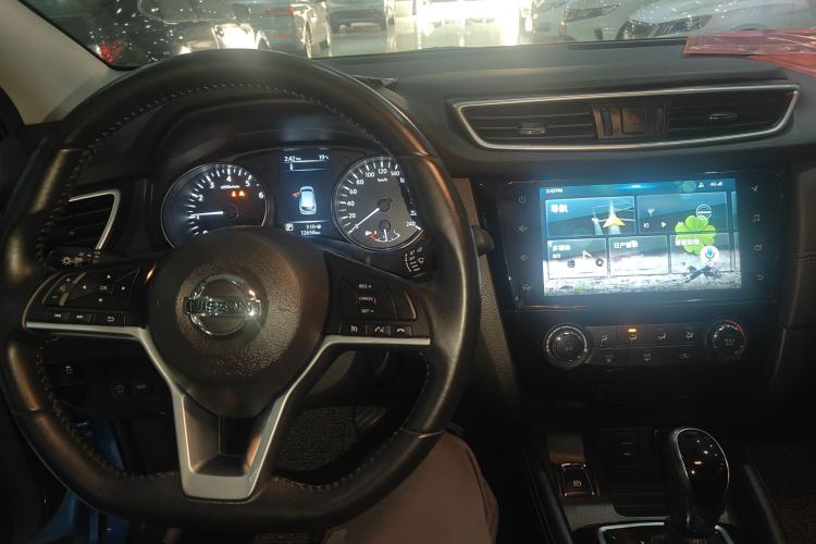 Used Nissan Qashqai 2019 2.0L CVT Luxury Edition Center Console