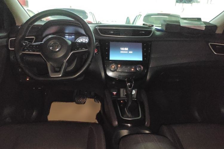 Used Nissan Qashqai 2019 2.0L CVT Luxury Edition Center Console