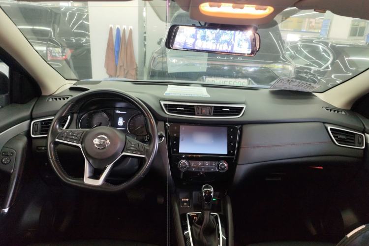 Used Nissan Qashqai 2019 2.0L CVT Luxury Edition Center Console