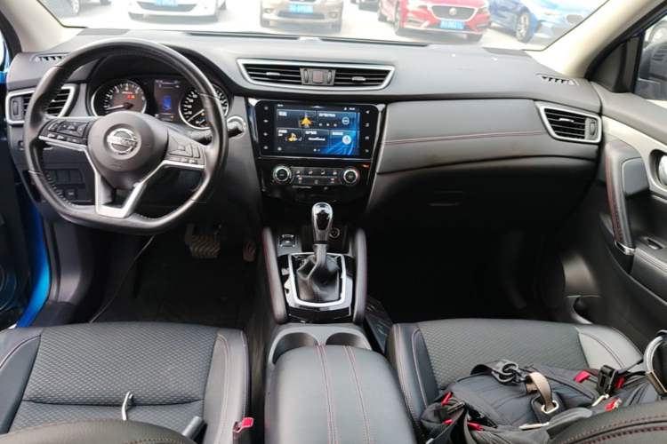 Used Nissan Qashqai 2019 2.0L CVT Luxury Edition Center Console