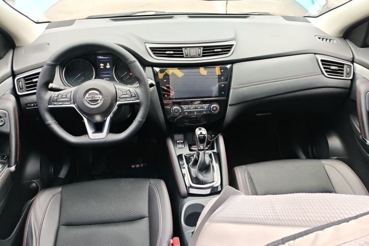 Used Nissan Qashqai 2019 2.0L CVT Luxury Edition Center Console