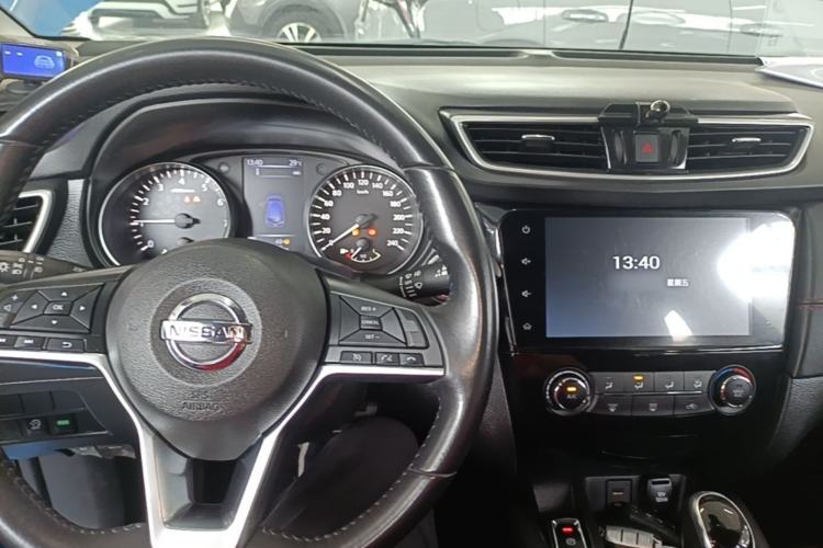 Used Nissan Qashqai 2019 2.0L CVT Luxury Edition Center Console